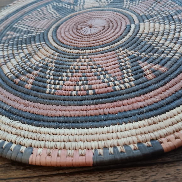 Hand Wooven shallow tribal basket - Picture 5 of 6